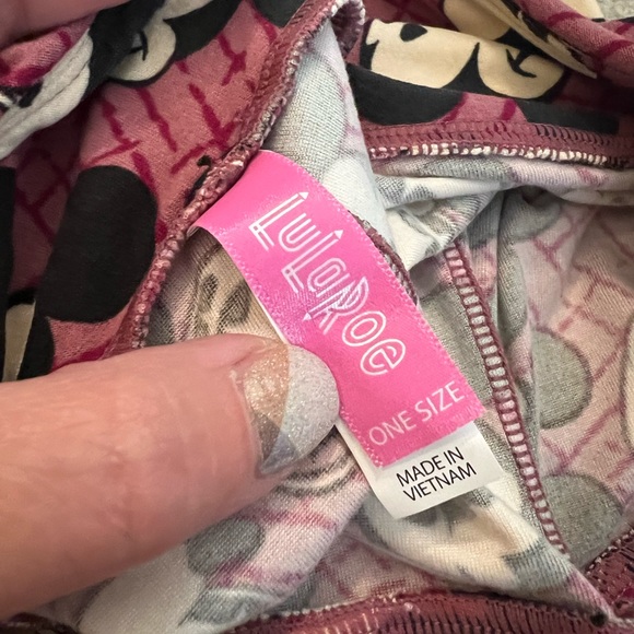 Brand New! Disney x LuLaRoe Leggings One Size
Mickey Mouse - Picture 3 of 3